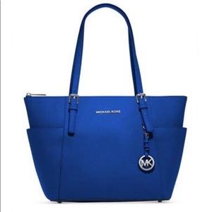 EUC Michael Kors Voyager Medium Multifunction Tote